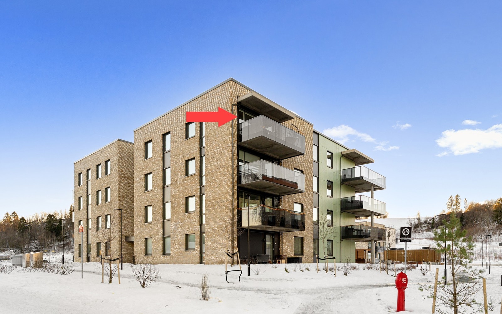 Fin hjørnebeliggenhet i byggets toppetasje. Galleribilde