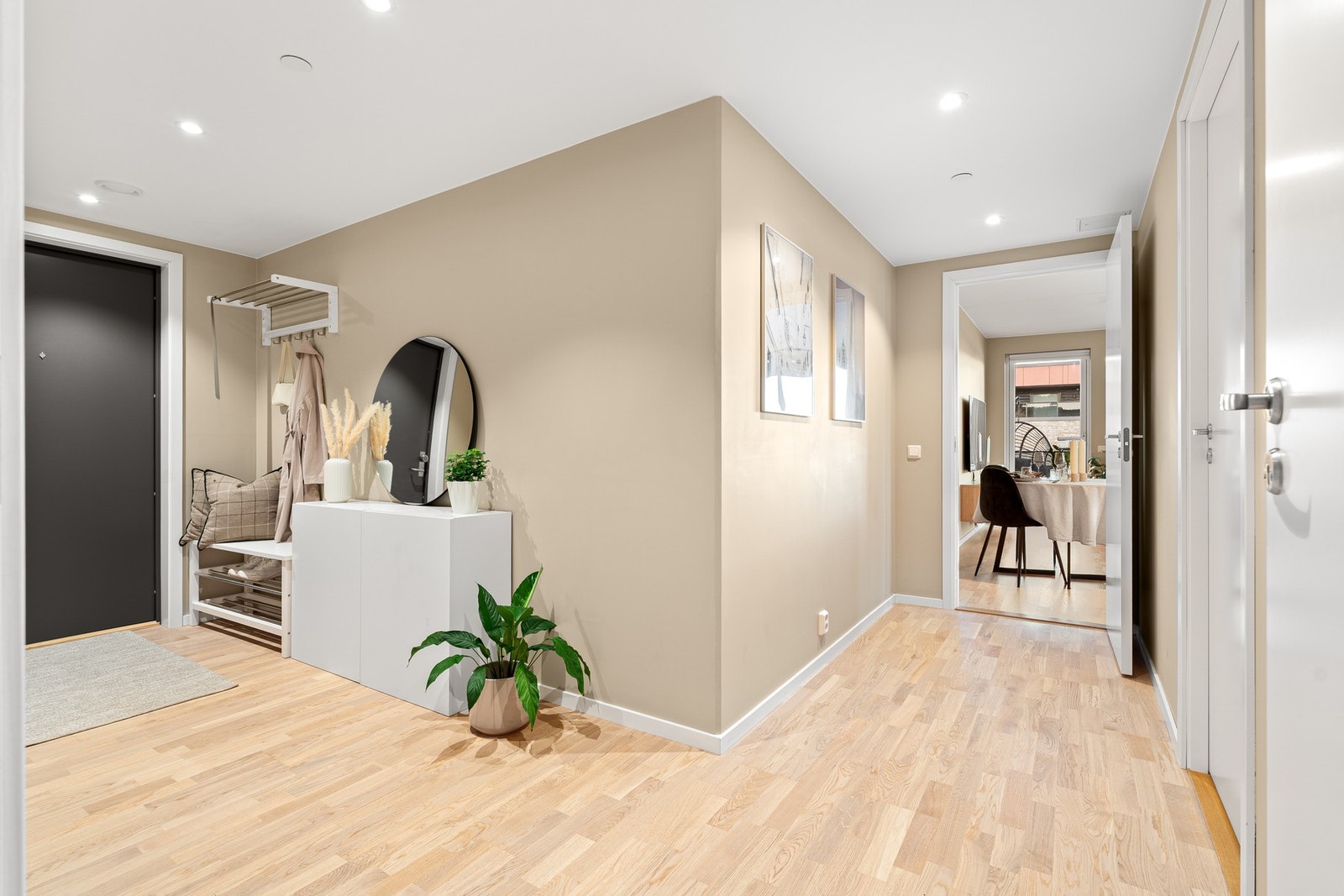 Leiligheten er malt i moderne og tidsriktige farger. Galleribilde