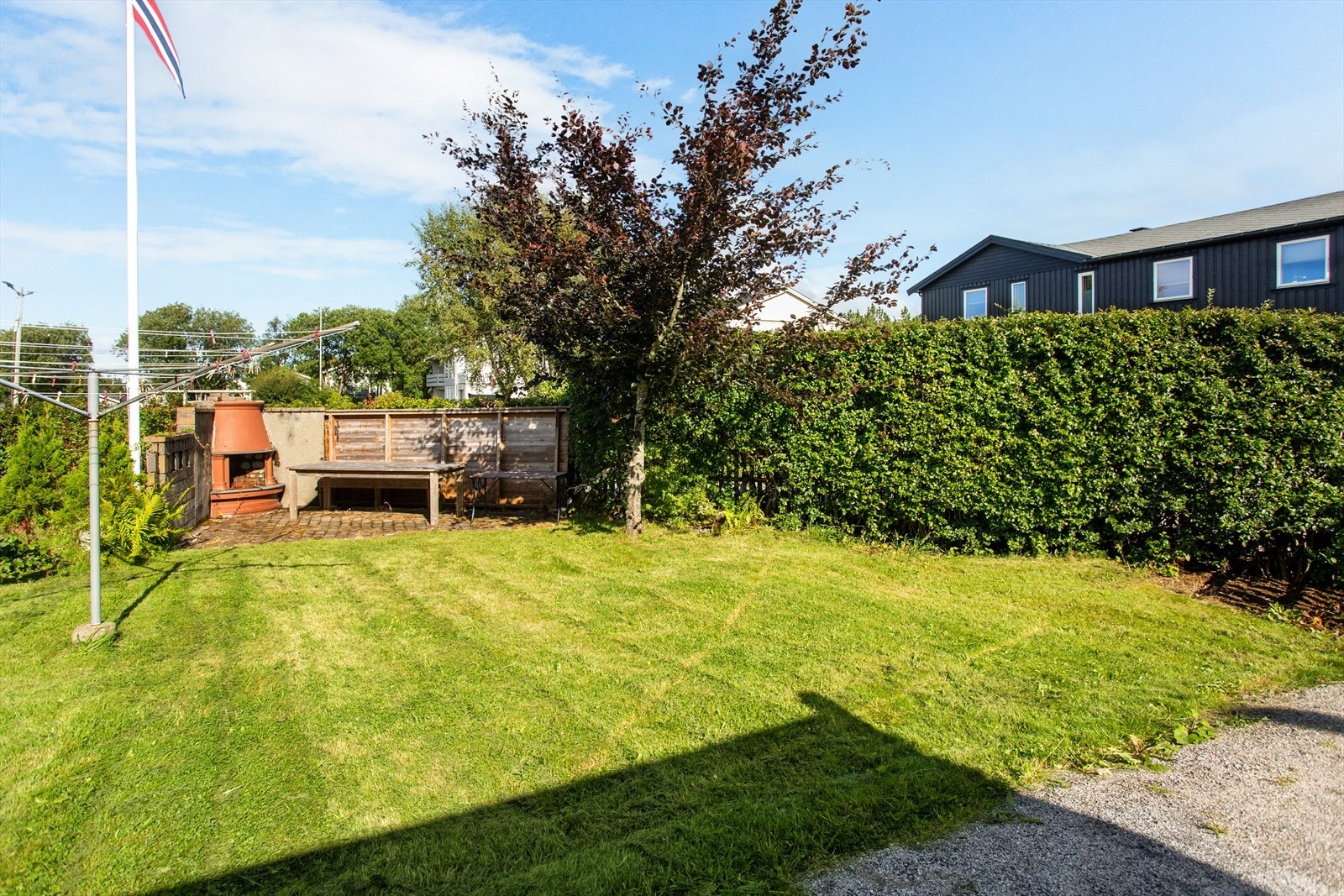 I hagen er det bygd en egen skjermet oppholdsplass Galleribilde