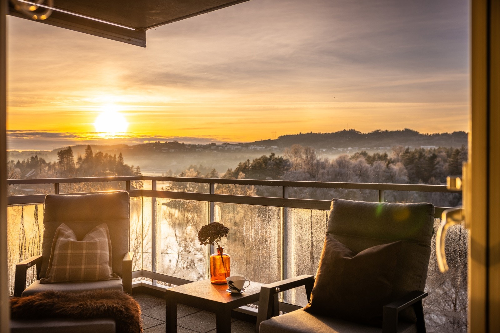 Her kan du nyte de gode solforholdene gjennom sommerdagene til godt ut på kvelden. Galleribilde