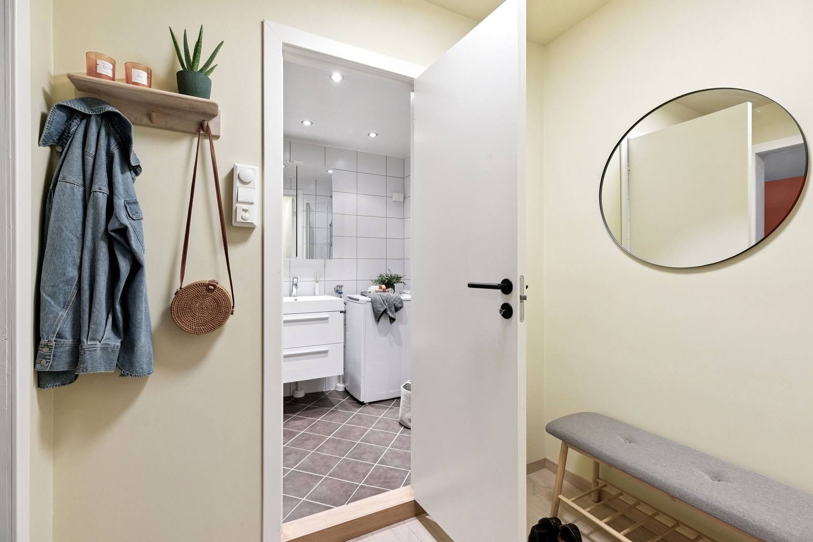 Fra gangen er det direkte tilgang til badet. Galleribilde