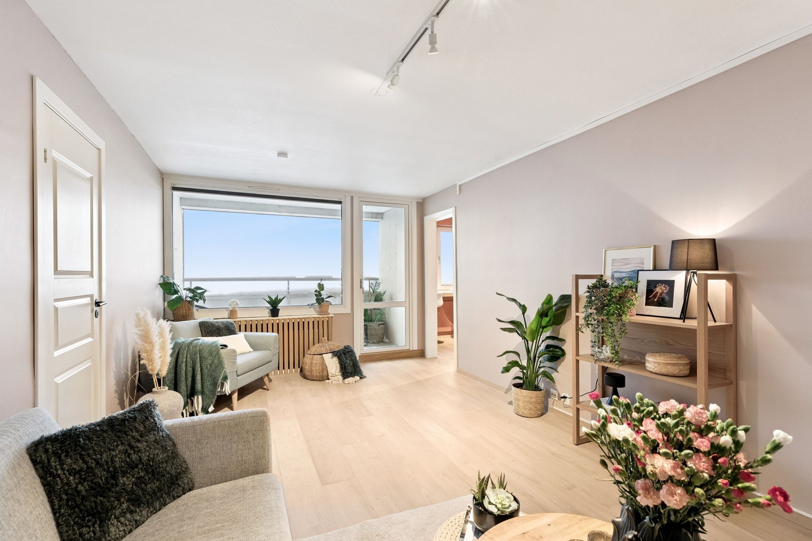 Her er det også god plass til å sette inn en TV-benk og TV. Galleribilde