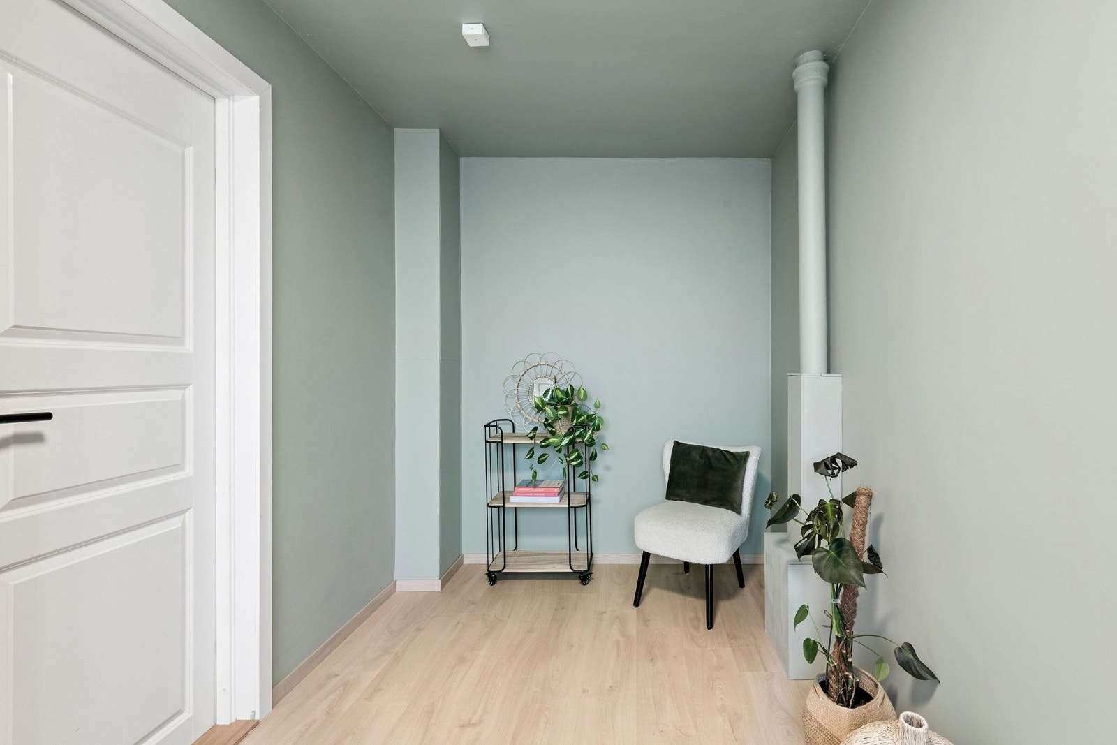 Her kan du sette inn garderobe etter ønske. Enten med kommoder/skap, eller kanskje du vil lage et walk-in-closet? Galleribilde