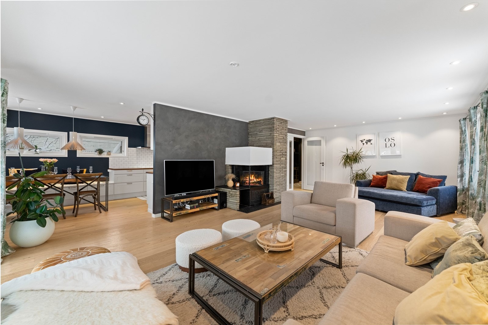 En flott og innholdsrik enebolig med god standard, flotte løsninger og svært praktisk planløsning fordelt på hoveddel og egen hybel. Galleribilde