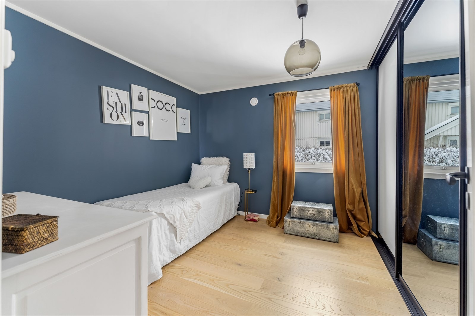 Soverom 2 har også skyvedørsgarderobe og en god størrelse som passer både barn og voksne. Galleribilde