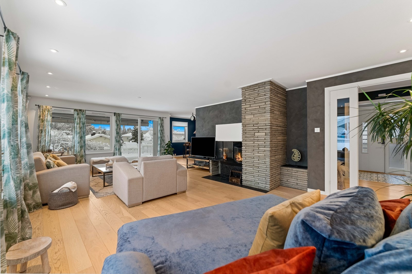 Stuens utforming gjør det enkelt å innrede som man selv ønsker. Galleribilde