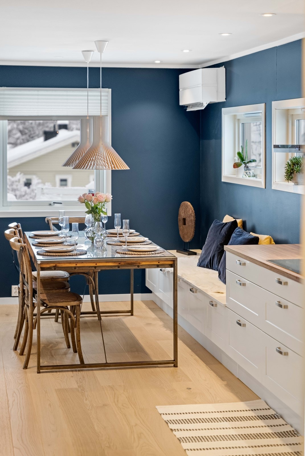 Varmepumpe ble i 2022 etablert i rommet for behagelig temperatur året rundt. Galleribilde