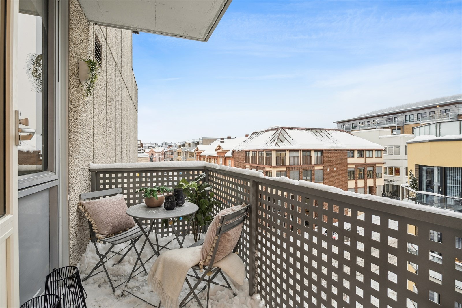 Leiligheten har en herlig balkong på ca 3 kvm. Galleribilde