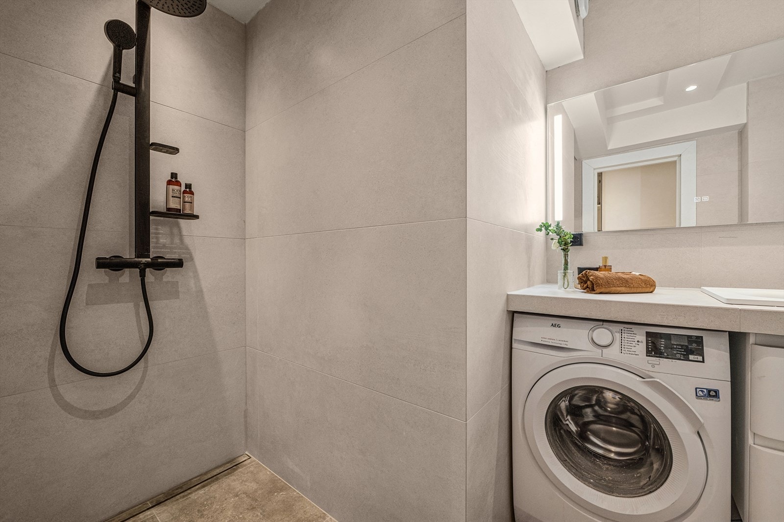 Det er installert elektriske varmekabler i gulvet for komfort. Galleribilde