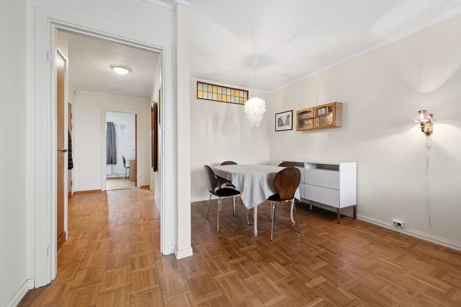 Boligen disponerer to eksterne boder. Galleribilde