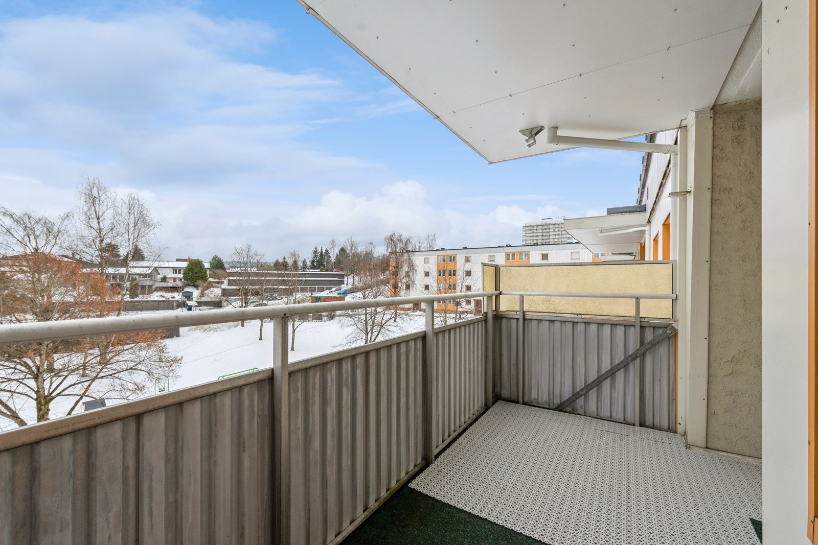 På balkongen er det god plass til utemøbler og grill. Det er tillatt med elektrisk grill eller gassgrill. Galleribilde