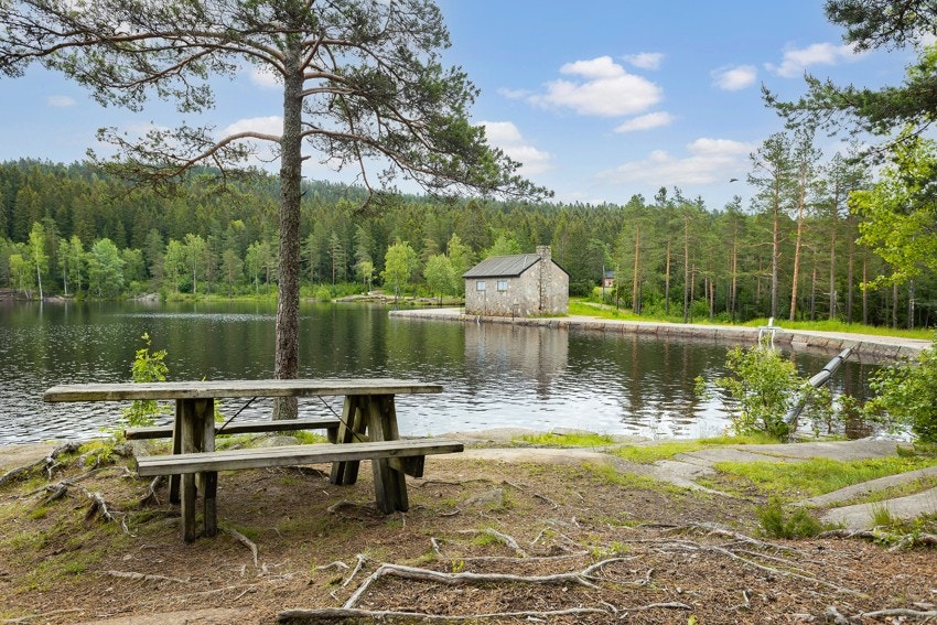 Idylliske Steinbruvann. Galleribilde
