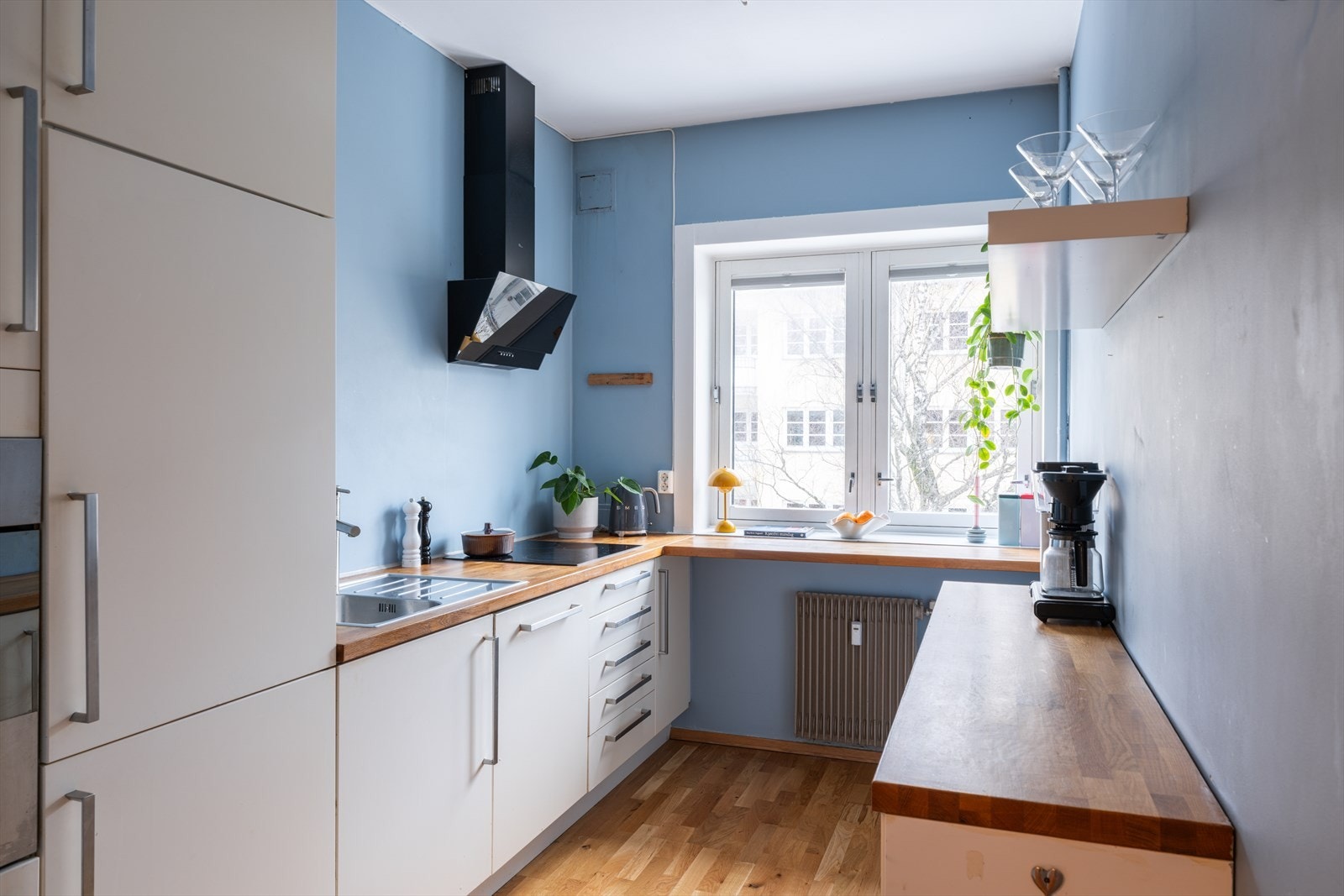 Separat kjøkken med mye oppbevaringsplass! Galleribilde