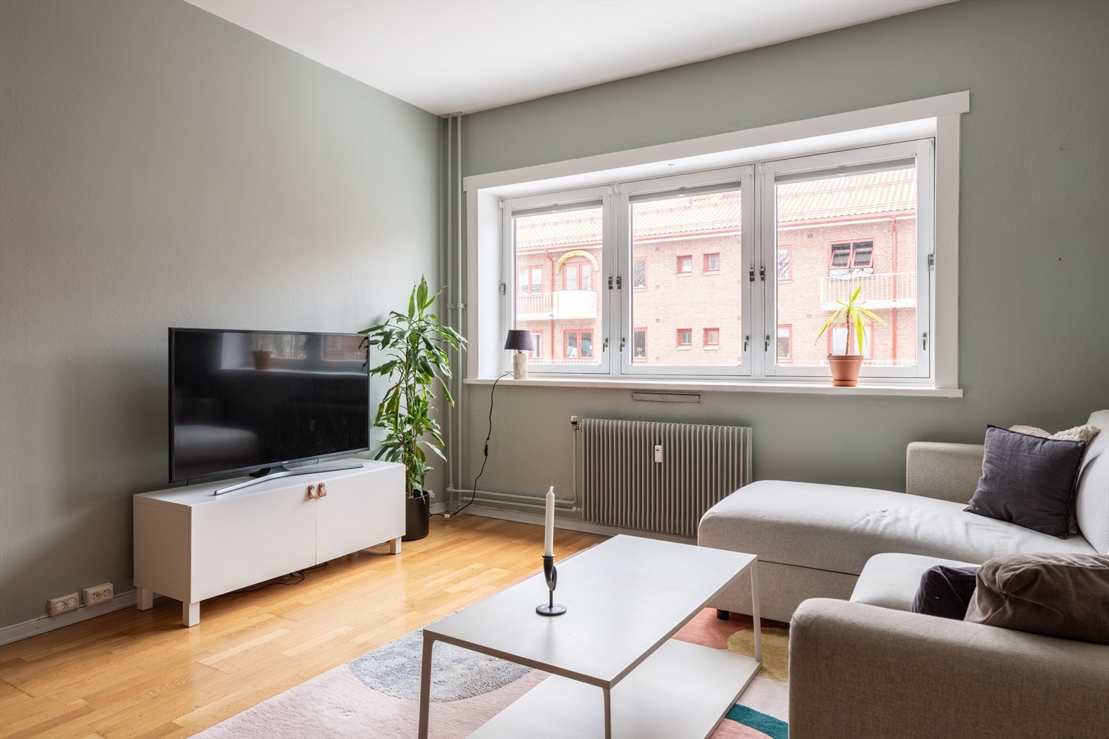 Oppvarming, varmtvann og internett er inkludert i felleskostnadene. Galleribilde