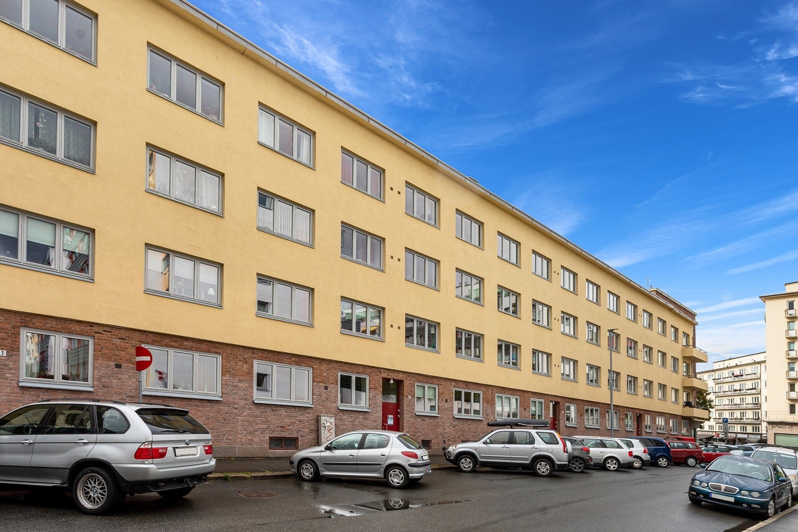 Leiligheten ligger urbant til på SandakerTorshov med enkel adkomst til det meste av bymessige fasiliteter. Galleribilde