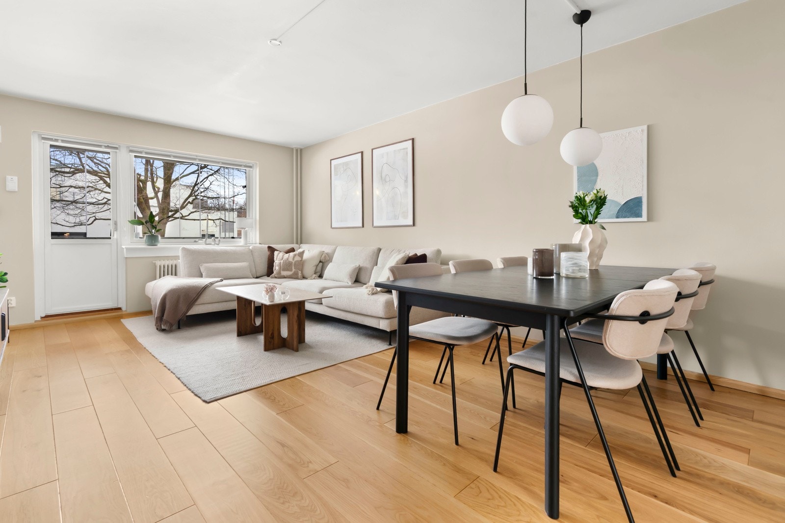 Leiligheten er gjennomgående, med svært god planløsning som skaper en naturlig flyt mellom rommene. Galleribilde