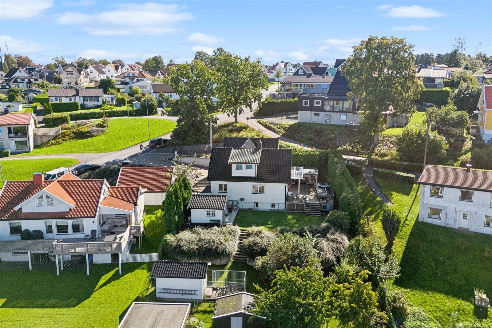 Her bor du i et barnevennlig område med kort vei til skole, barnehage og idrettsanlegg. Galleribilde