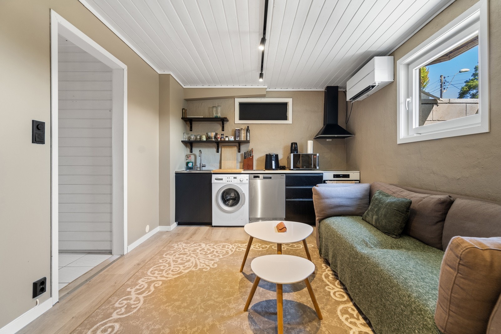 Hybeldel med nyere kjøkken fra 2023 Galleribilde