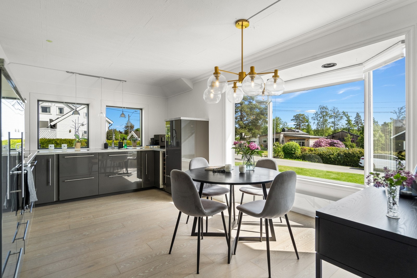 Herlige vinduer til kjøkkenet Galleribilde