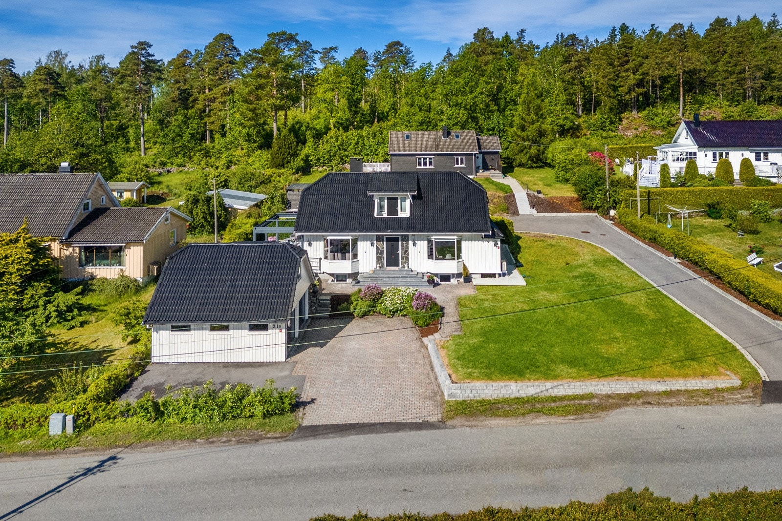 Nydelig beliggenhet i Karlsebakken Galleribilde