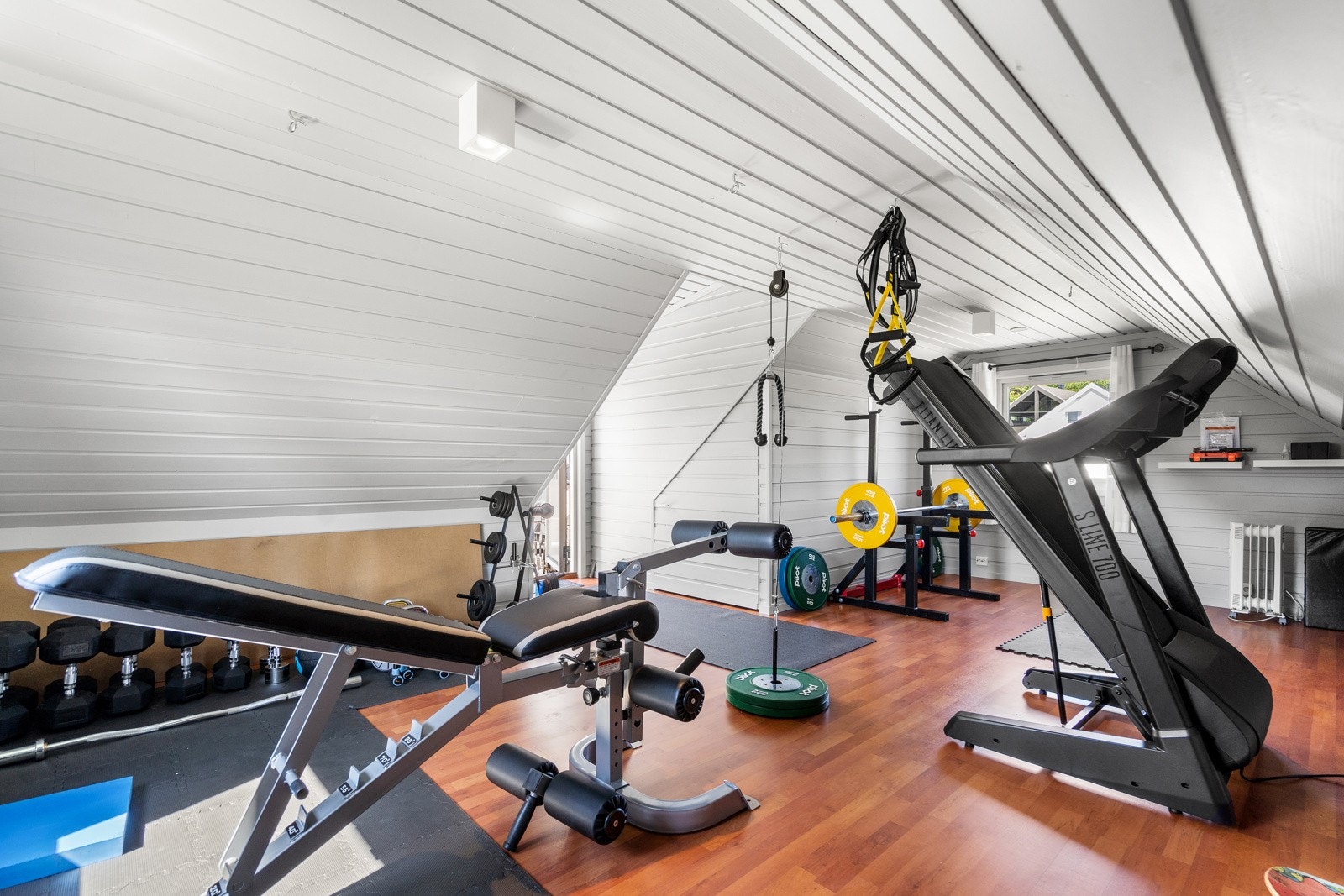 Innredet trimrom på garasjeloftet Galleribilde