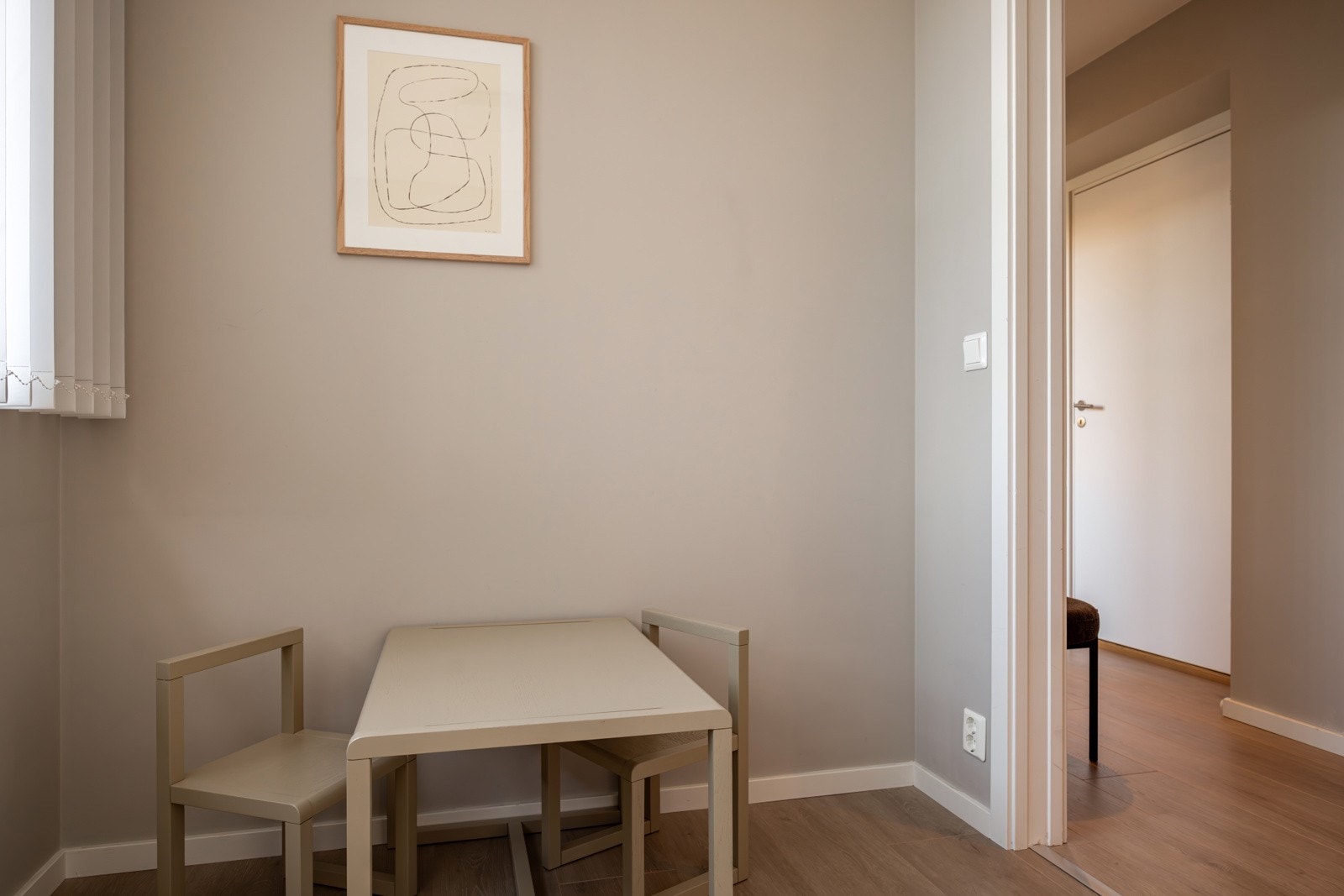 På soverommene har du plass til seng, kontorpult og garderobeløsninger etter eget ønske og behov. Galleribilde