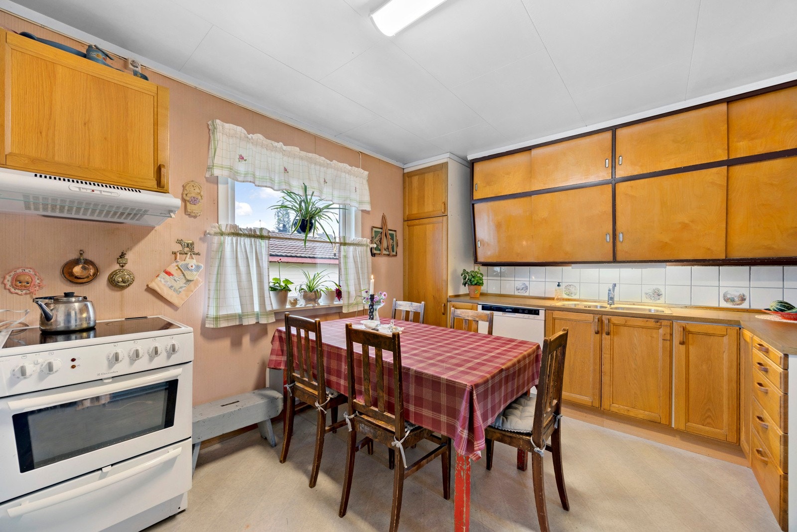 Plass til kjøkkenbord ved vindu! Galleribilde