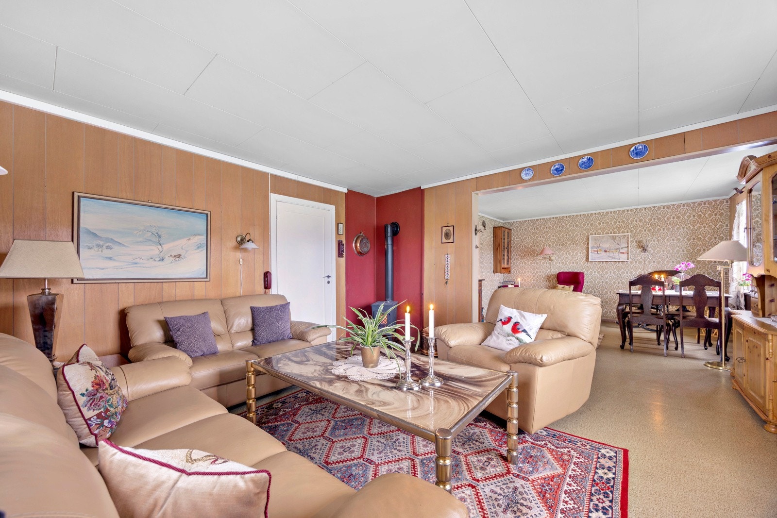 Lys og trivelig stue med god plass til sofagruppe og spisestue. Galleribilde