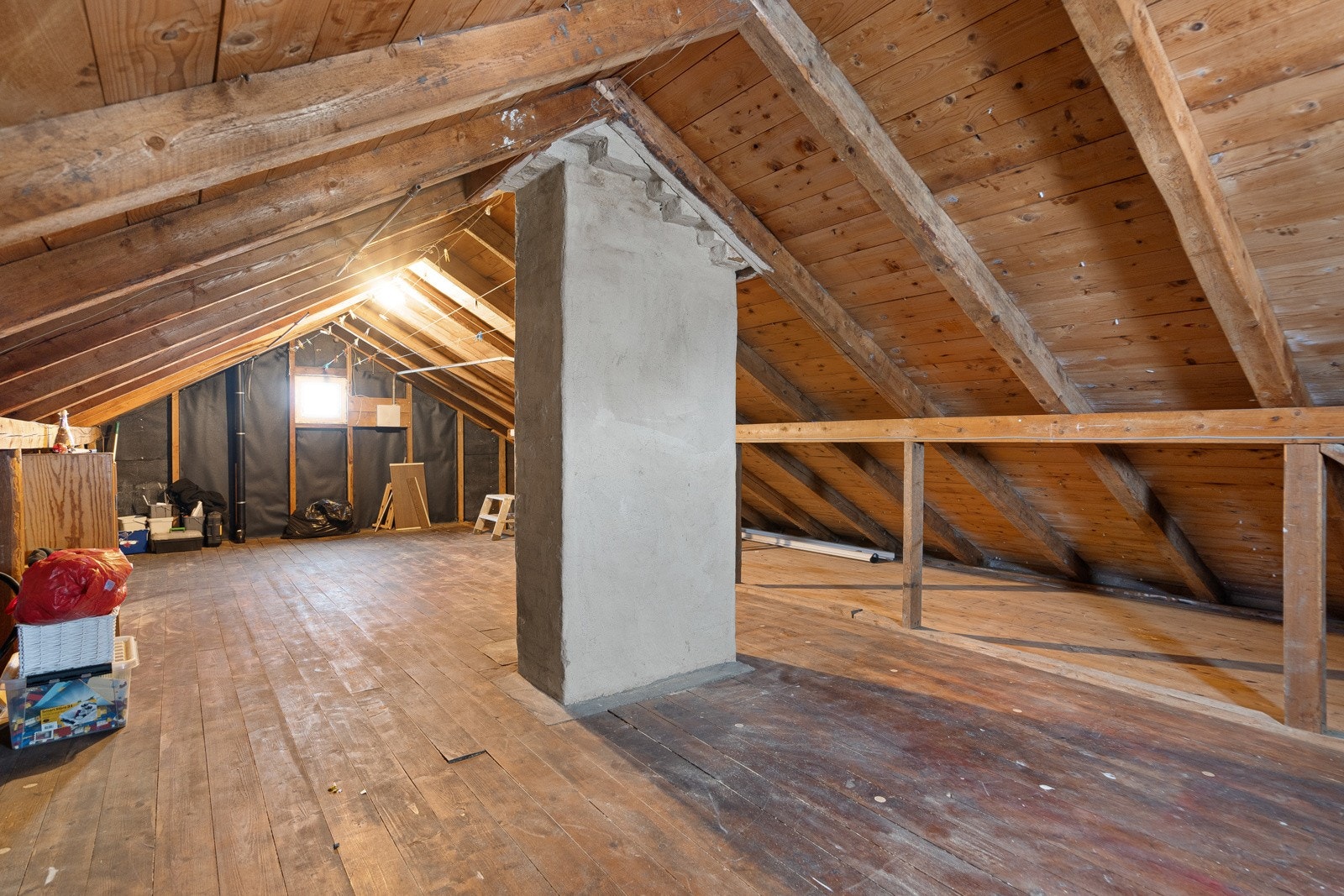 Romslig loft som byr på spennende muligheter. Galleribilde