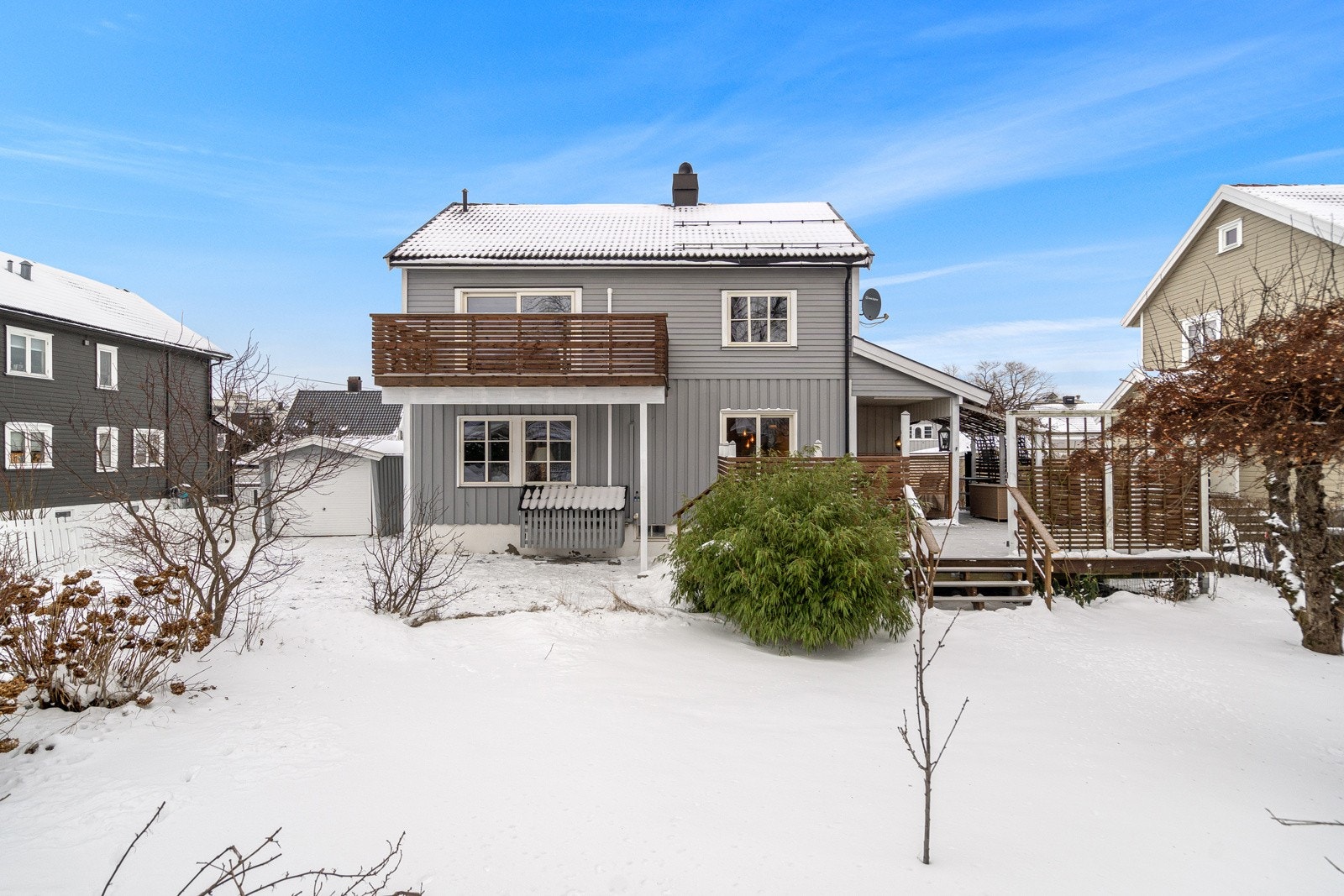 Fra eiendommen er det gangavstand til barnehage, barneskole og ungdomsskole, og Steinerskolen ligger også i nærheten. Galleribilde
