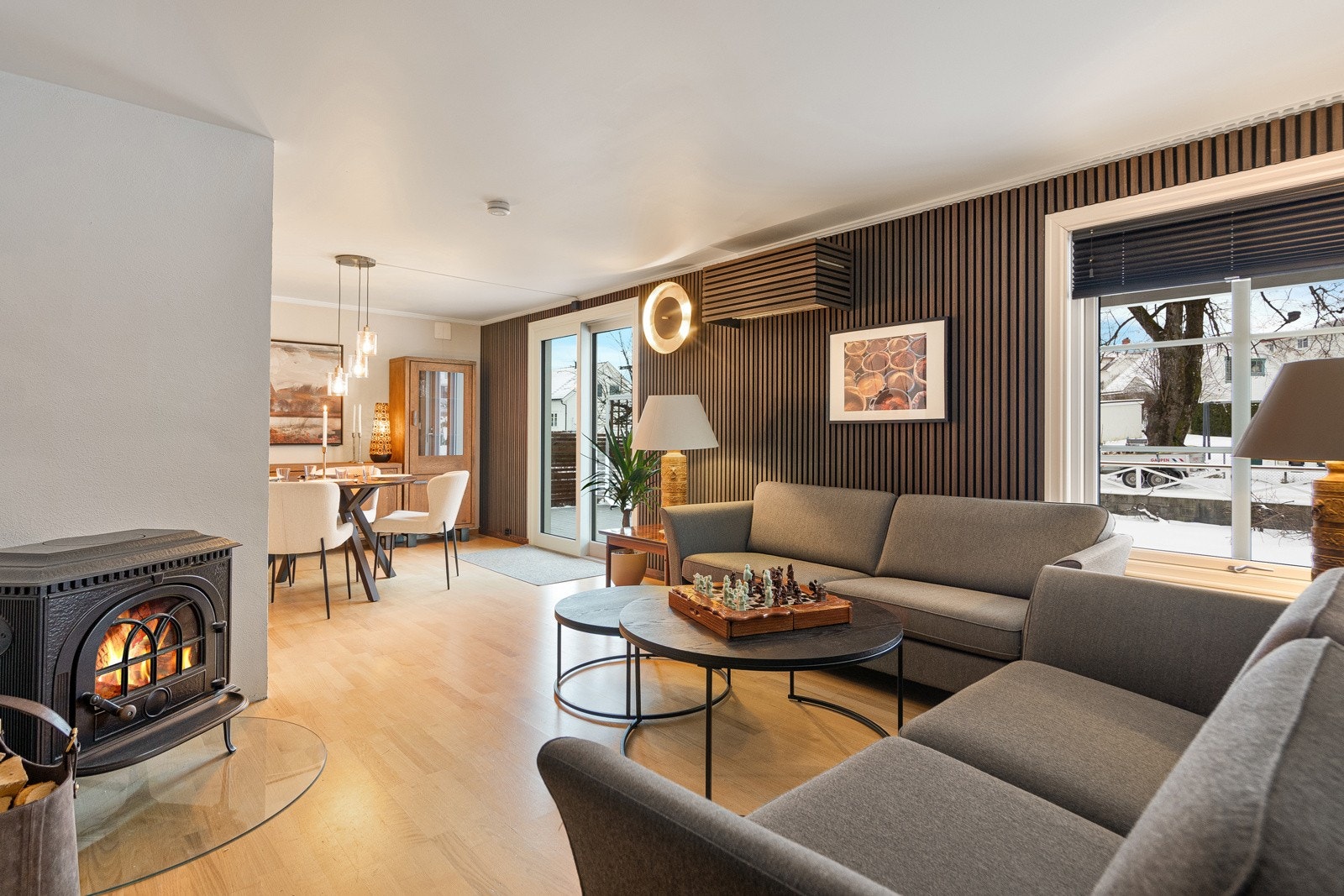 Velkommen til Gamborgs gate 4 - en romslig hel tomannsbolig med attraktiv beliggenhet på Ørsnes. Galleribilde