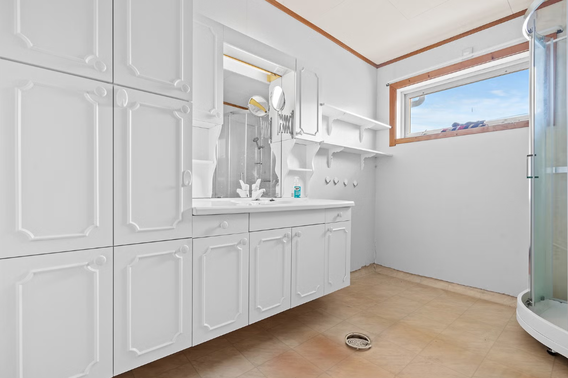 2, etasje. bad (skal deles til to komplete bader) Galleribilde