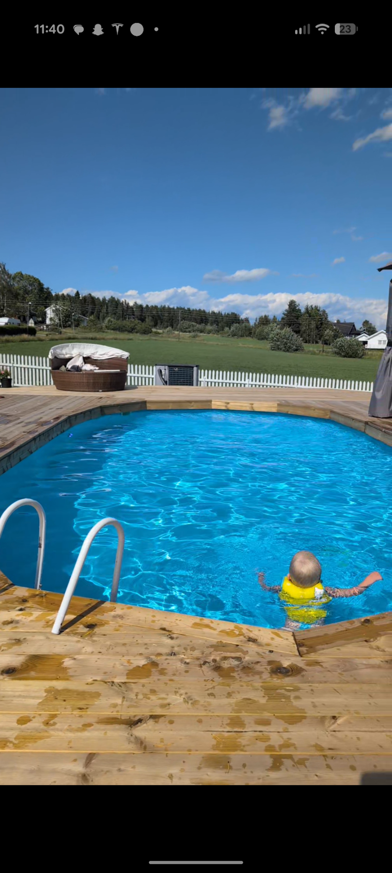 Selgers sommerbilder av basseng Galleribilde