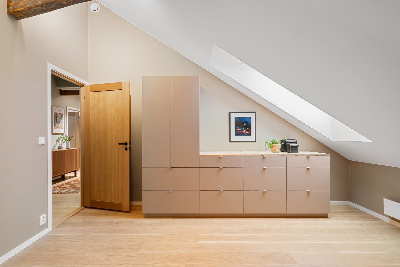 Hovedsoverommet er utstyrt med garderobeskap fra Kvik Galleribilde