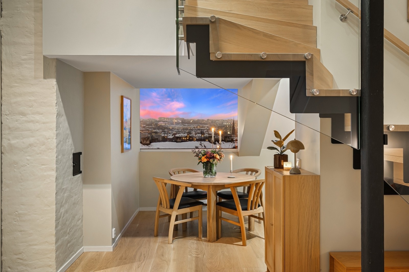 Spisestue i naturlig tilknytning til kjøkken. Mulighet for etablering av peis. Galleribilde