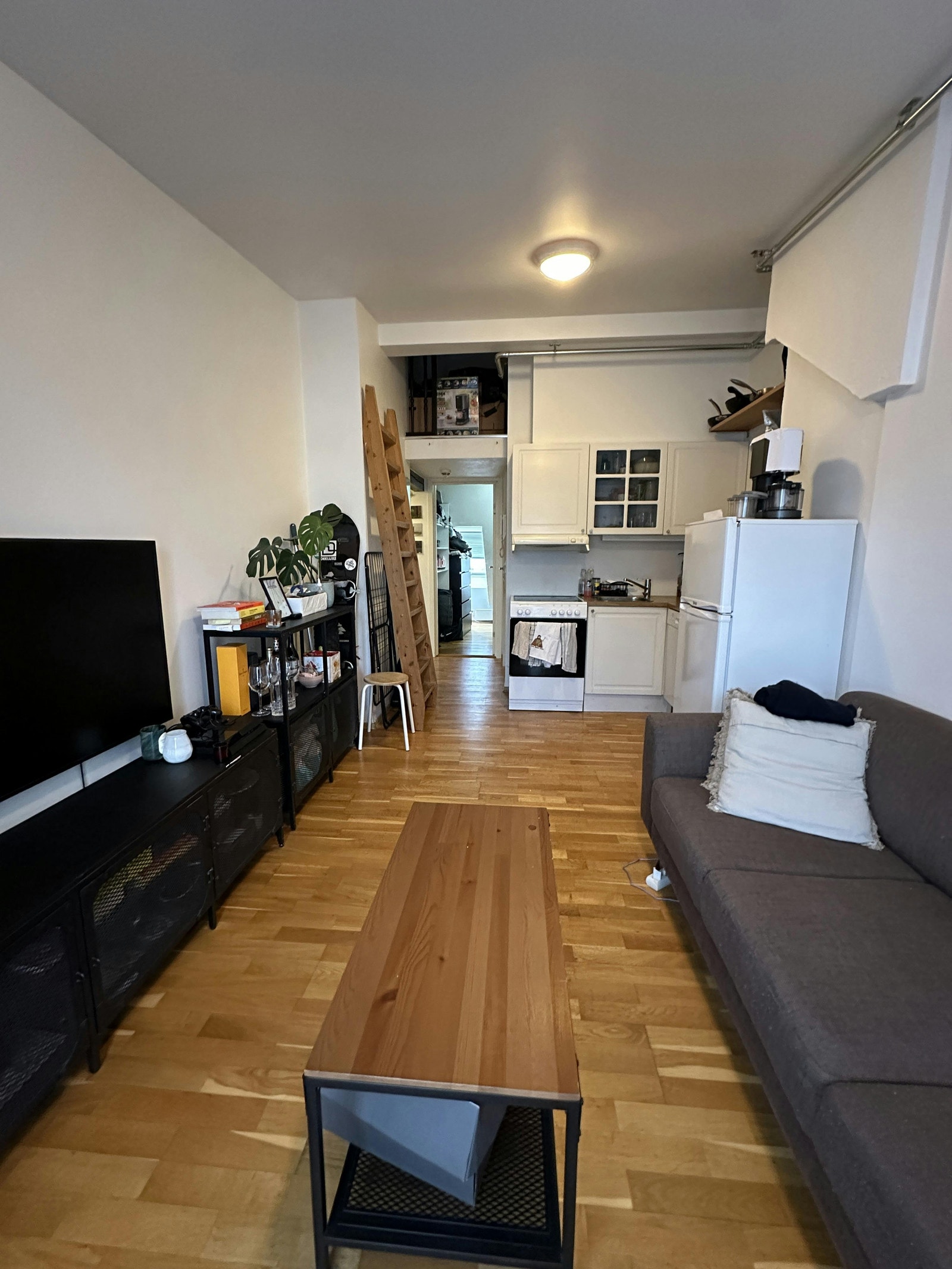 Stue med åpen kjøkken Galleribilde