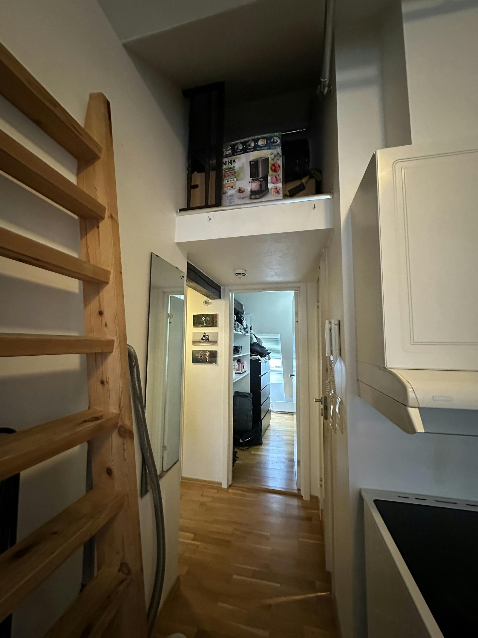 Lagring over gang Galleribilde