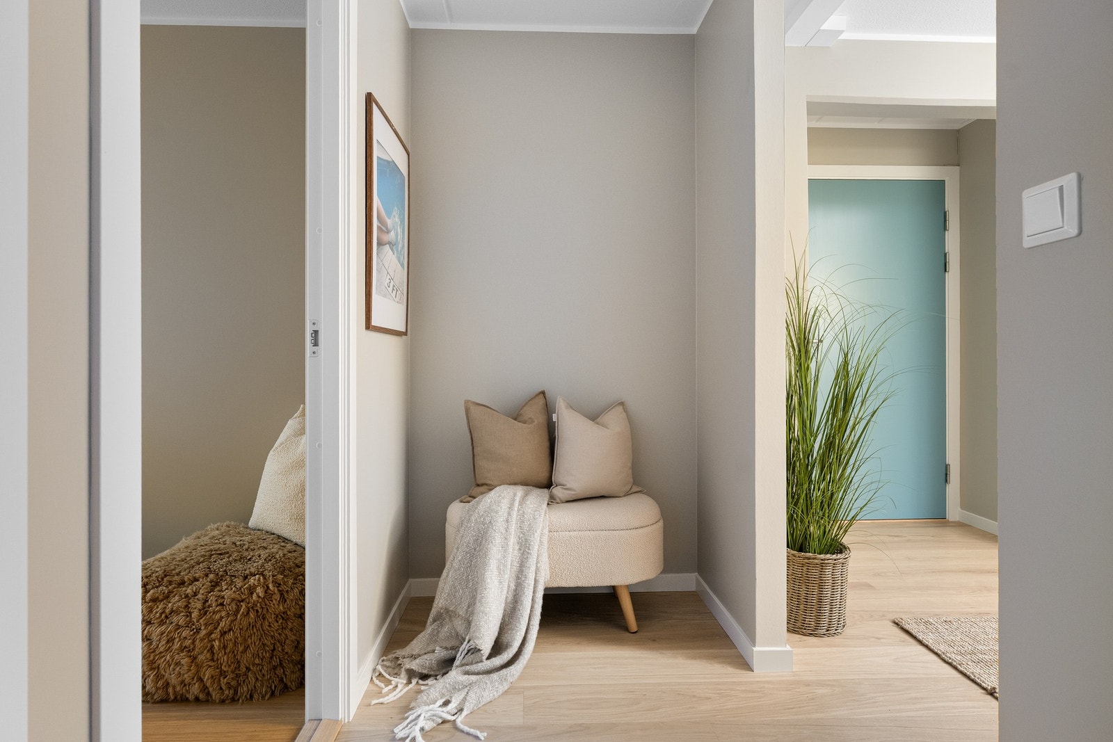 Gang med en liten krok til garderobeskap eller kontorpult Galleribilde