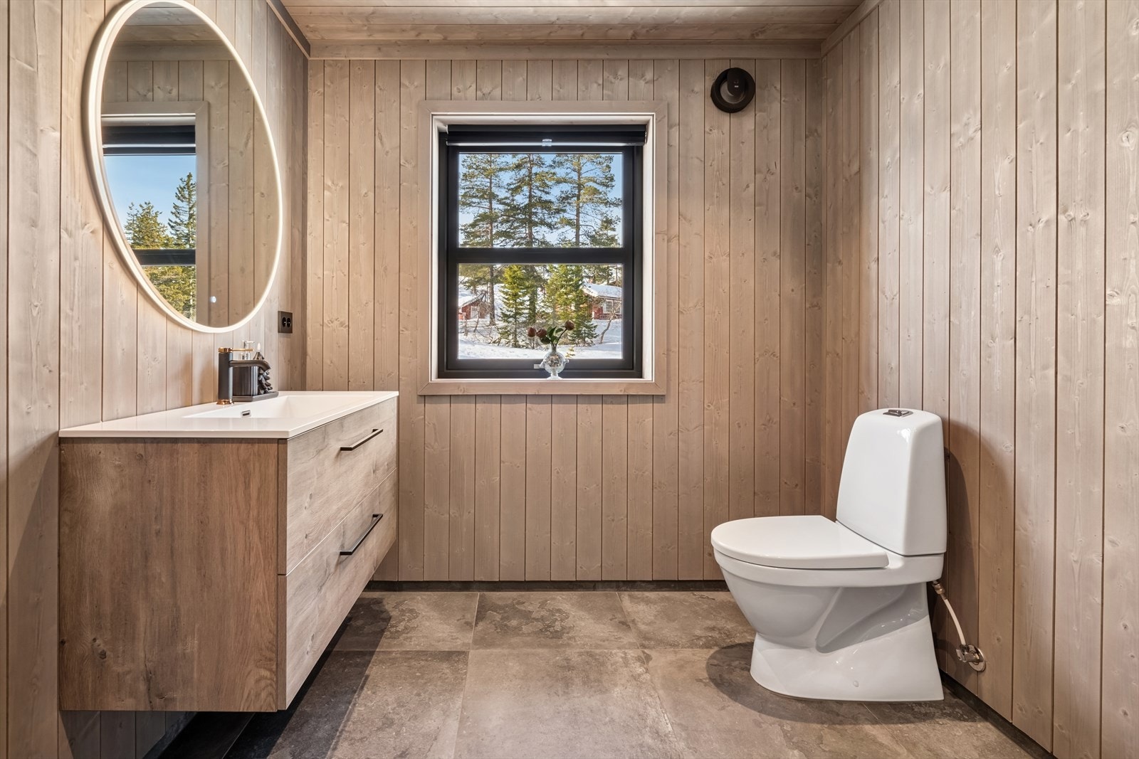 Det er 2 bad i hytta. Galleribilde