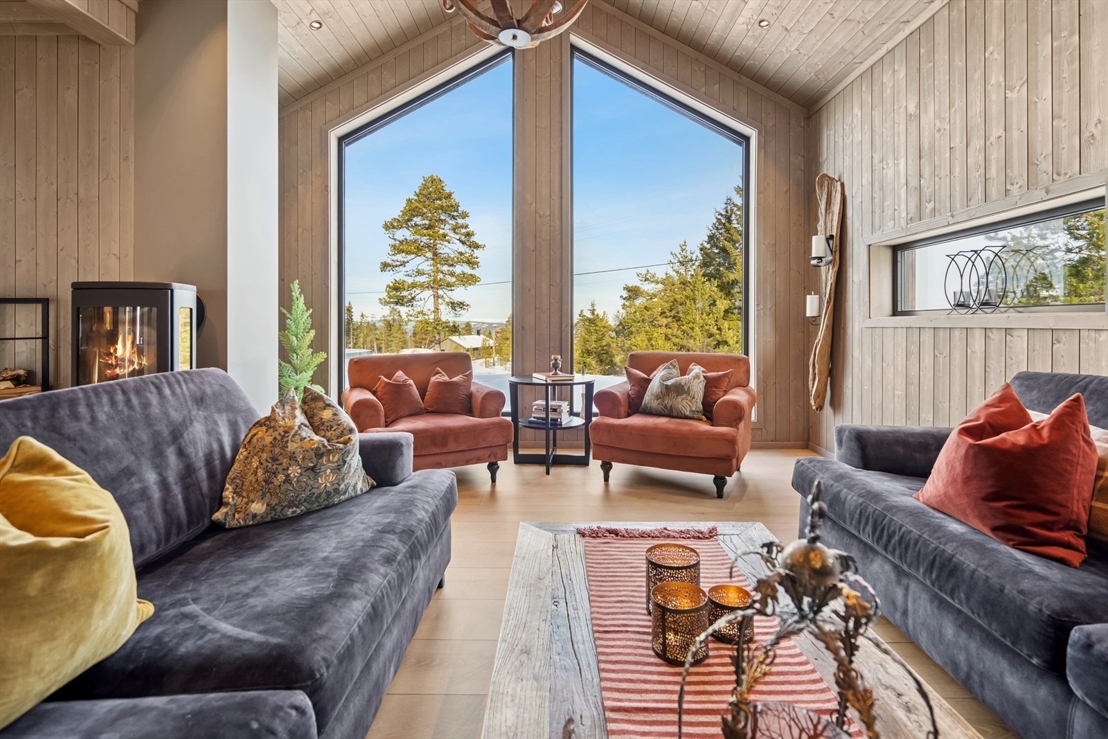 Her får du naturen rett inn i stuen. Galleribilde