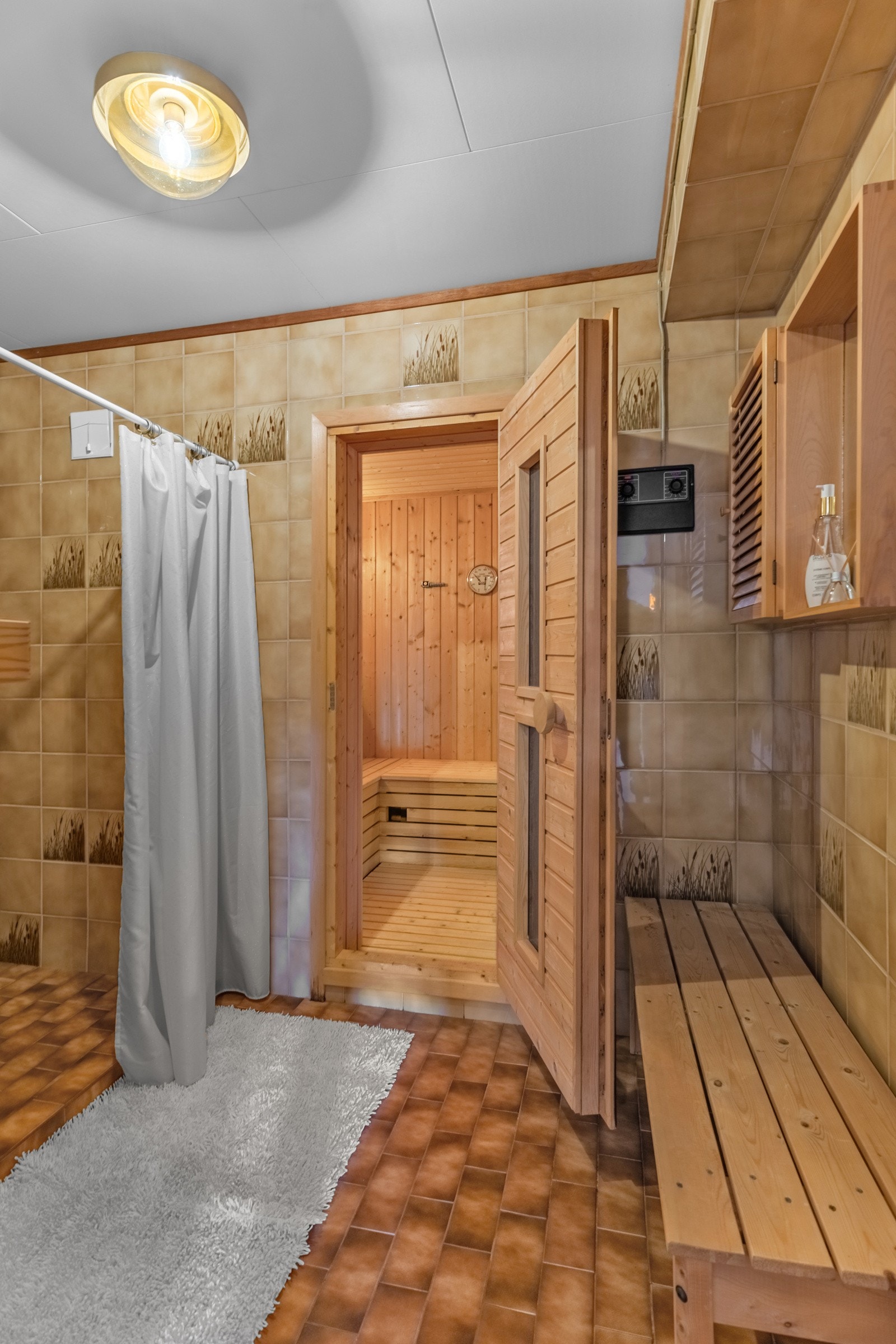 Gå rett fra dusjen og inn i en varm og behagelig badstue Galleribilde