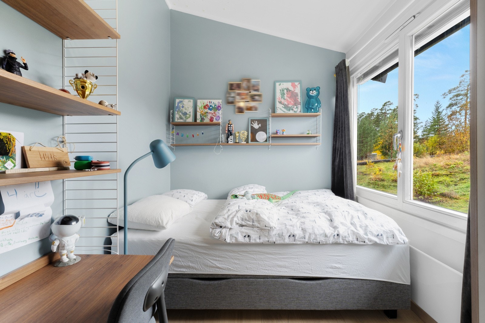 Soverom 3- et lyst rom med nøytrale overflater og fleksible muligheter for møblering Galleribilde