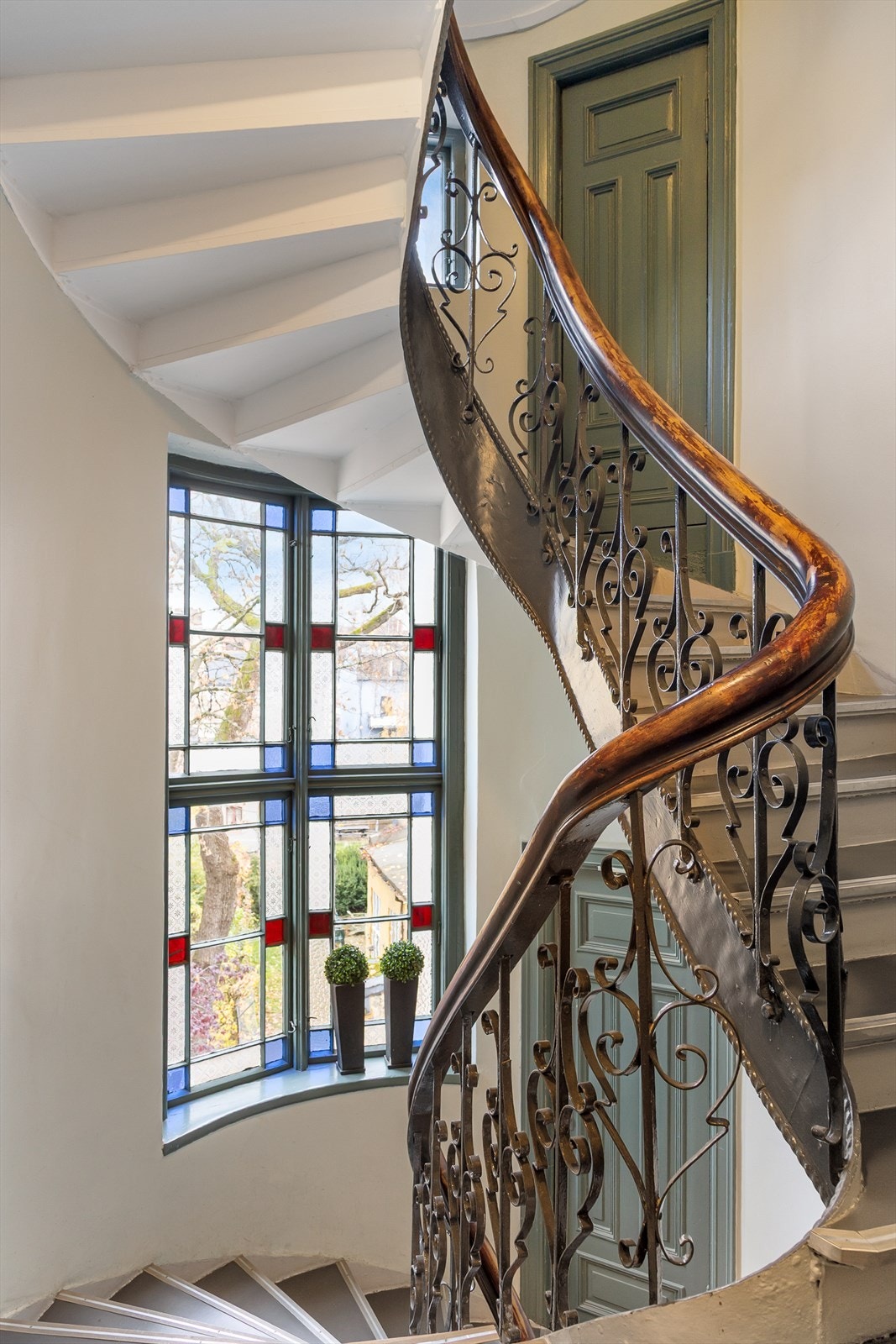 Flott og klassisk oppgang. Galleribilde