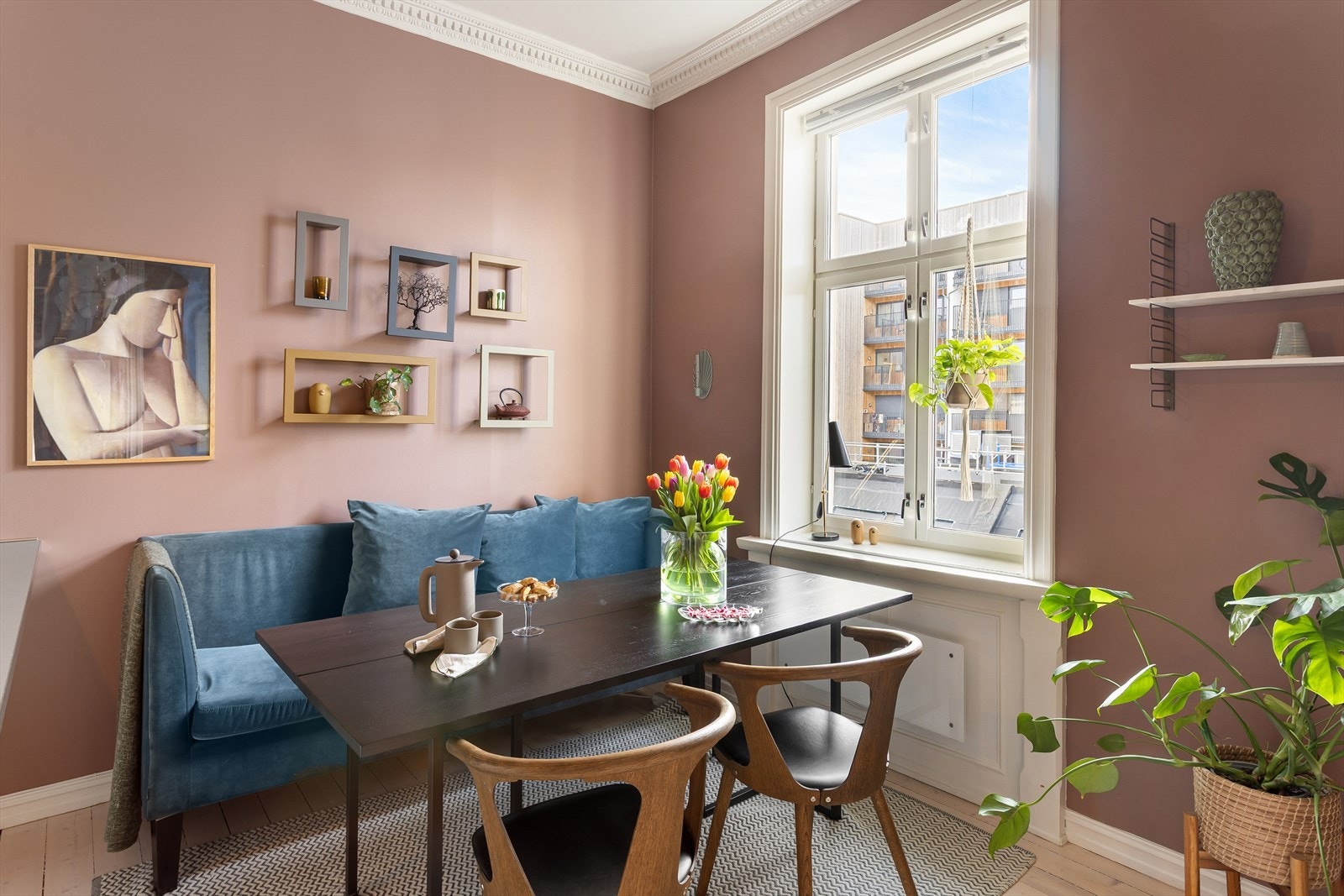 God plass til spisebord på kjøkkenet. Galleribilde