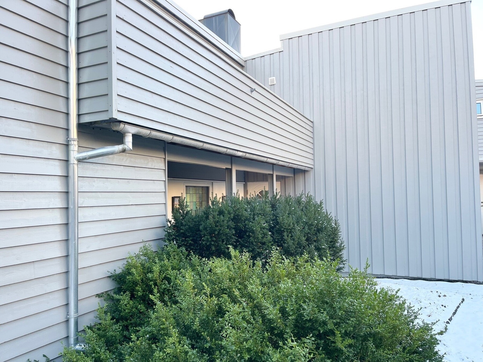 Over inngangspartiet er det nordvendt veranda. Galleribilde