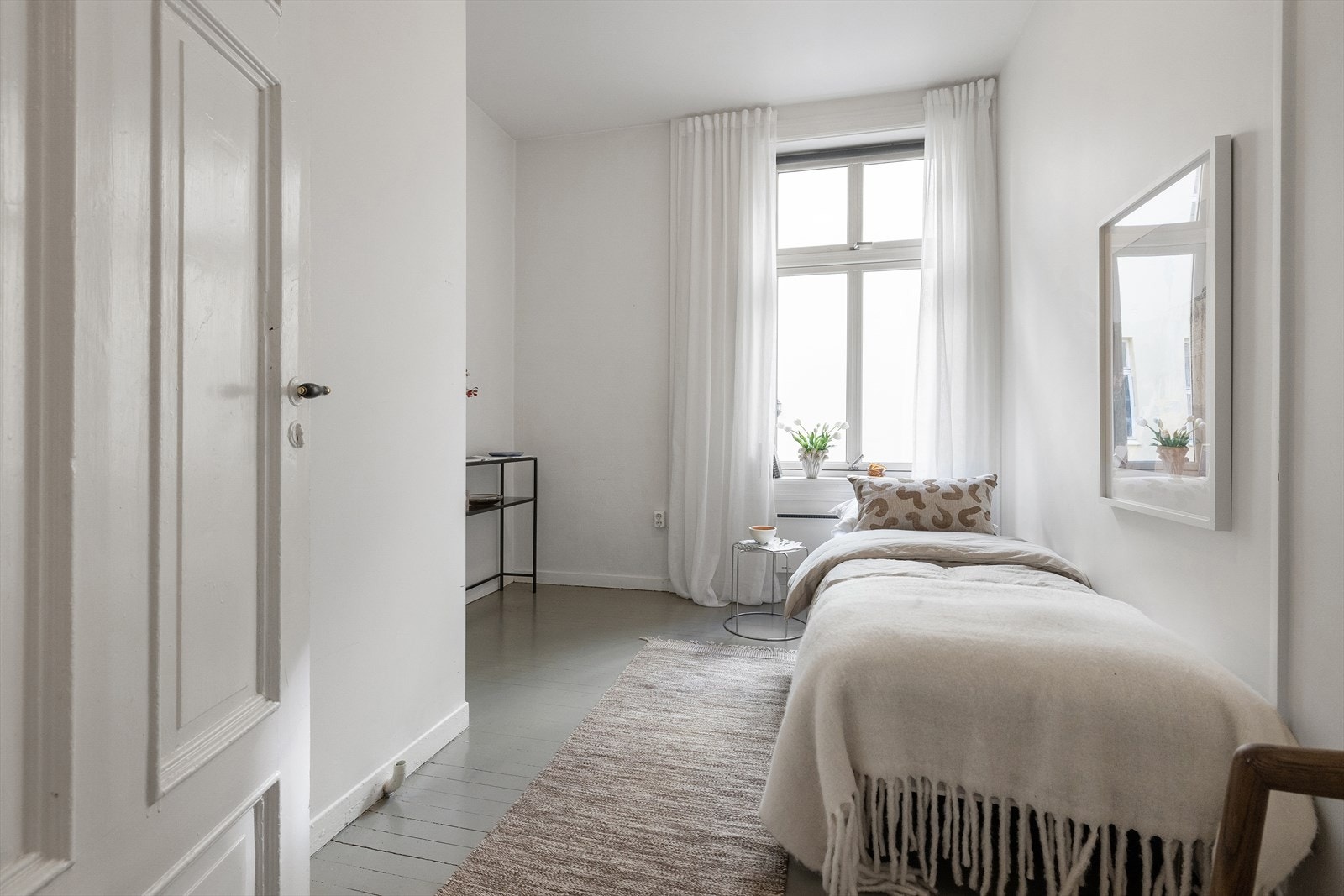 Leiligheten kan bygges om på flere måter. Det er blant annet mulig å lage en god 3-roms med hybel for utleie. Galleribilde