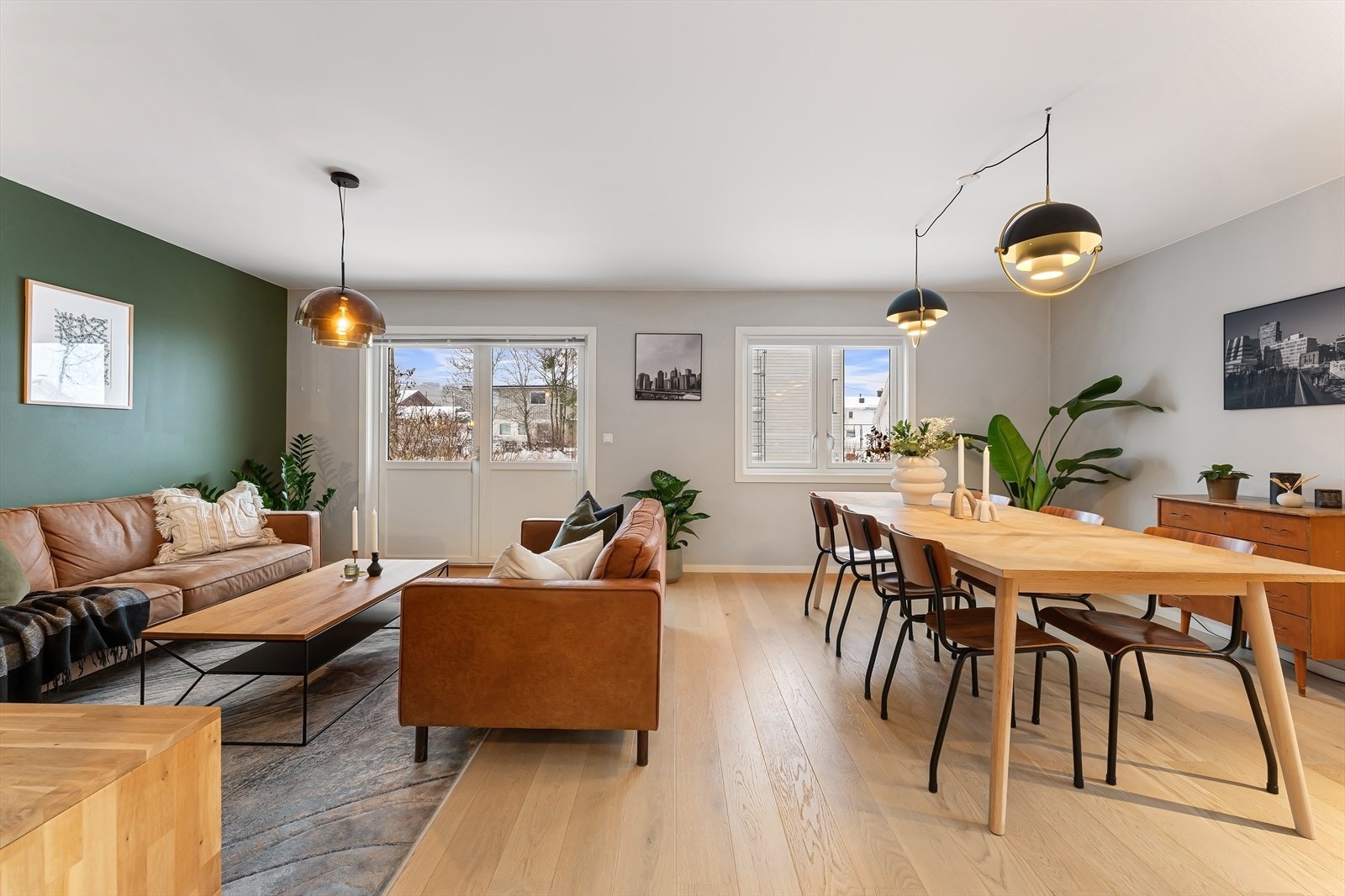 Tiltalende og familievennlig, halvpart tomannsbolig på 104 kvm med to uteplasser, carport og høy standard. Galleribilde