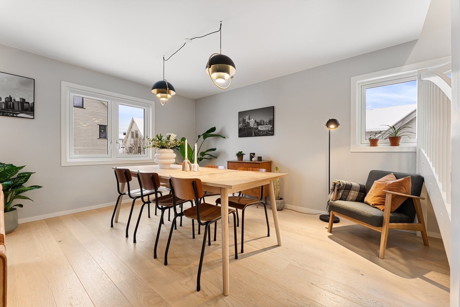 Rikelig med lysinnslipp fra tre kanter. Galleribilde