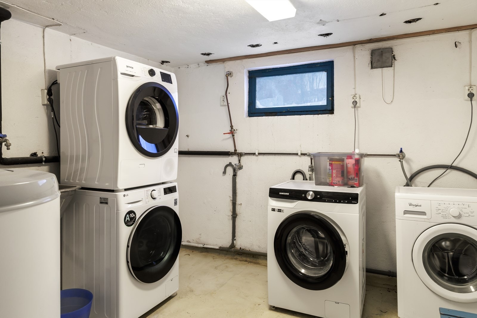 I bygget er det også felles vaskerom hvor leiligheten har sitt egne uttak for egen vaskemaskin. Galleribilde