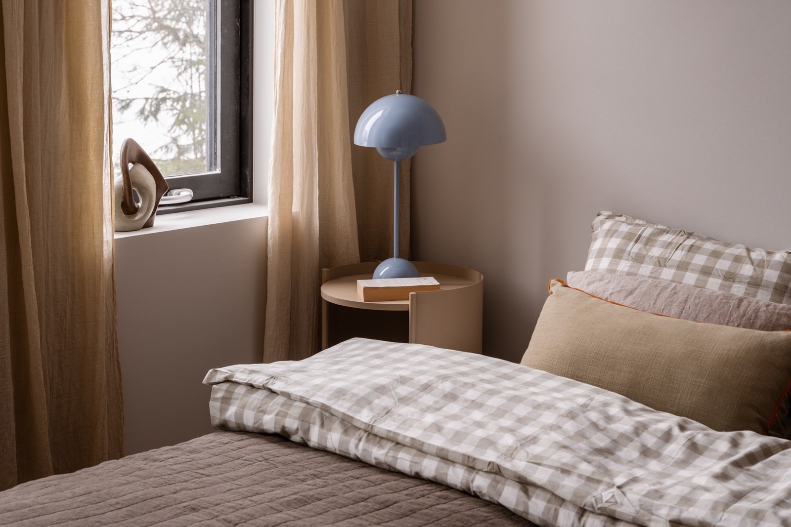 Bilder fra visningsbolig. Boligen leveres med gjennomtenkt belysning, inkludert downlights i flere rom. Galleribilde